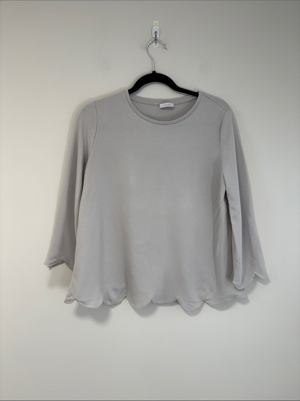 RIANI Light Gray Scallop Hem Long Sleeve Top